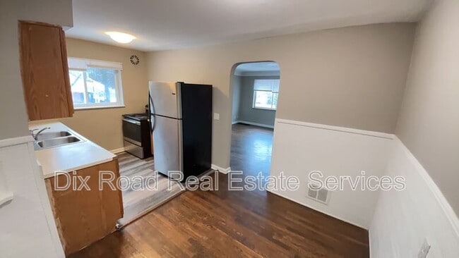 Building Photo - 2390 Harrison Ave