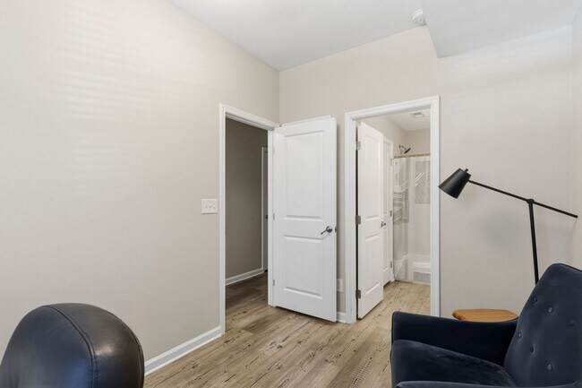 Building Photo - Stylish 3bd 3.5bath townhome for rent in the highly desirable Vermillion