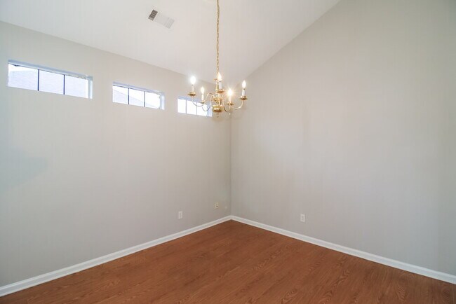 Building Photo - 537 Anglewood Trace