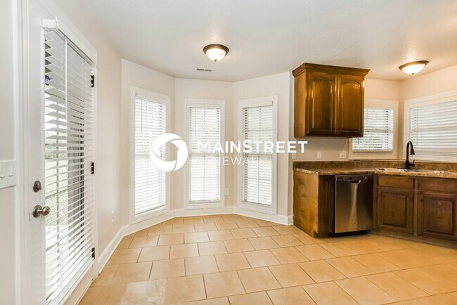 Building Photo - 3 Bedroom Pet-Friendly Home in HUNTSVILLE, AL with Main Street Renewal
