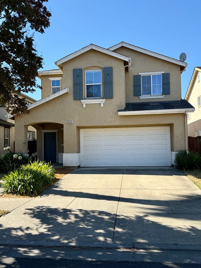 Primary Photo - Come Check out this Lovely 4 Bedroom 2.5 B...