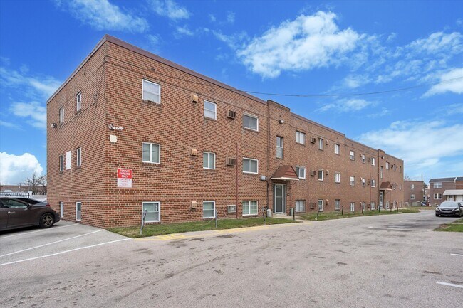 Building Photo - 7108 Oxford Ave