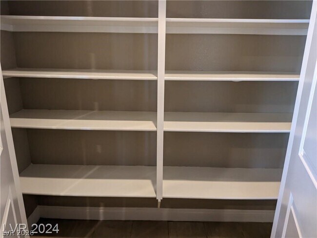 Building Photo - 909 Old Creek Way