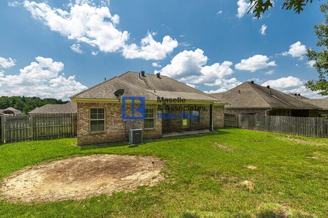 Building Photo - 3 Bed/2 Bath Home in Pearl in Silver Ridge