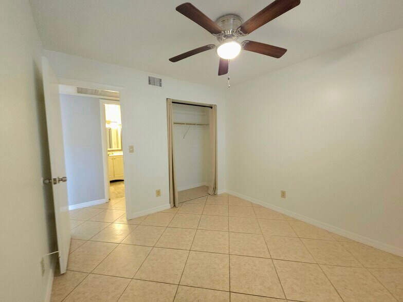 Building Photo - 10031 Winding Lake Rd