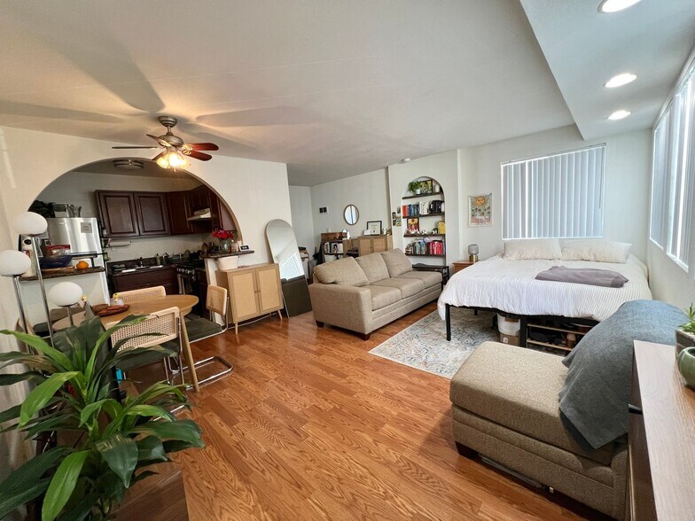 Building Photo - 12301-12307 Pacific Ave