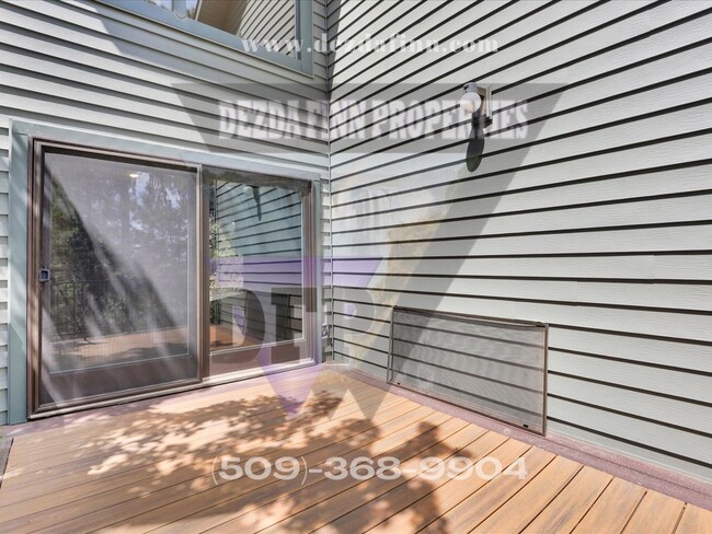 Building Photo - 3,700 sqft of Quiet Luxury & Stunning Views