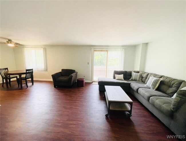 Building Photo - 110 Charter Oaks Dr