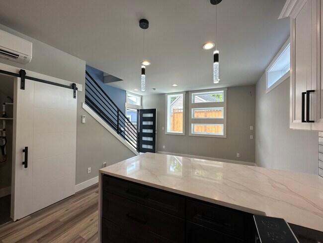 Building Photo - 5509 Brooklyn Ave NE