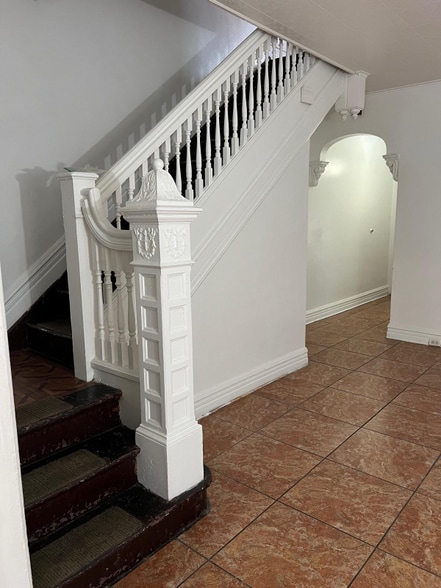 Building Photo - 527 Tilghman St