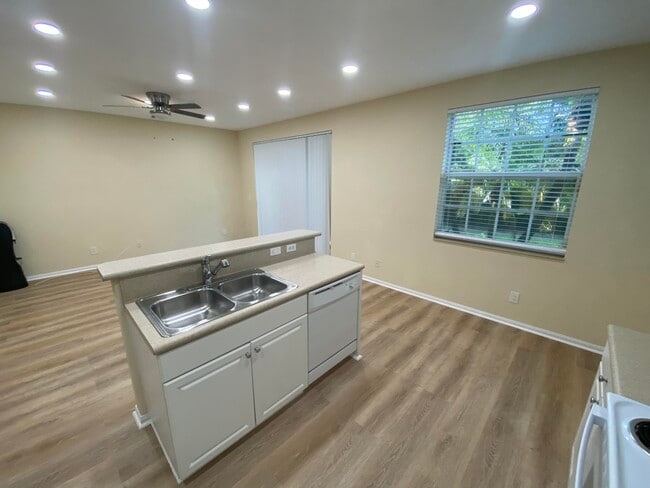 Building Photo - 4456 Regal Ct