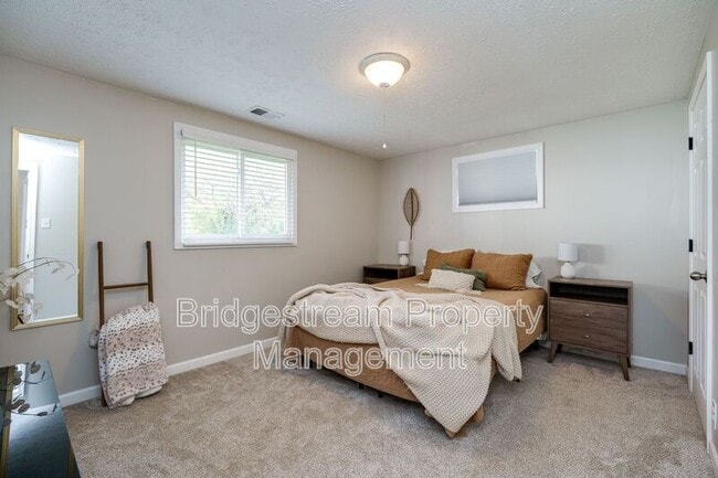 Building Photo - 655 Eavey St