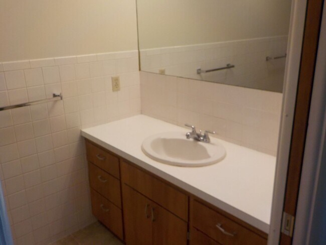 Bath - 101 S Bunker Hill Dr