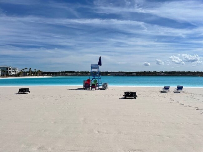 Building Photo - Beachwalk Lifestyle Starts Here!