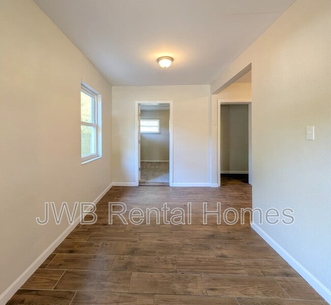 Building Photo - 3228 Myra St