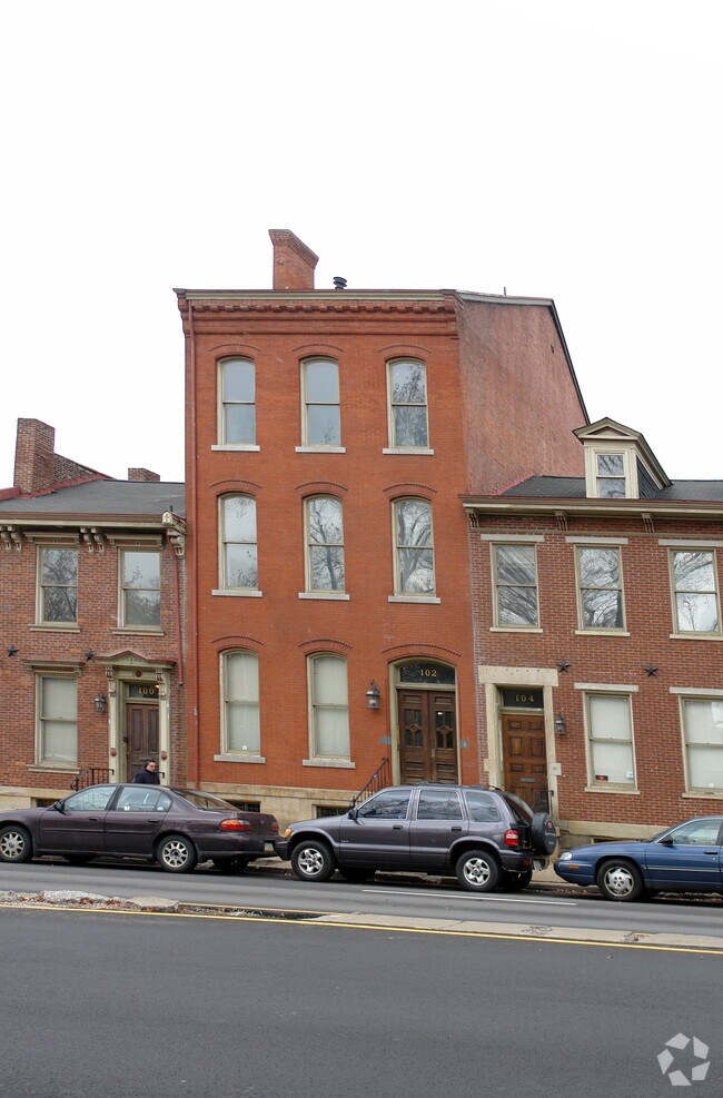 Building Photo - 102 E North Ave