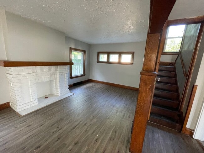 Building Photo - SECTION 8 and EDEN ACCEPTED!! Newly Renovated 4BR Home with Tons of Space!