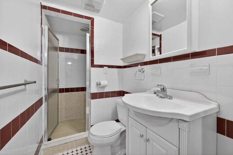 Building Photo - 27 South Crescent Circuit