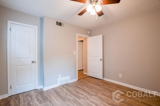 Building Photo - 886 St Charles Ave NE