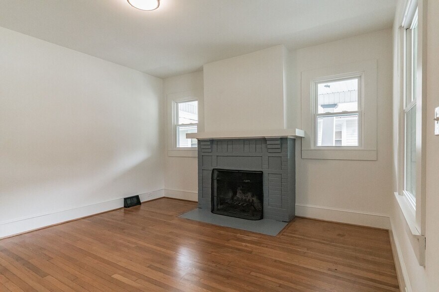 Building Photo - 512 Granville Dr SW