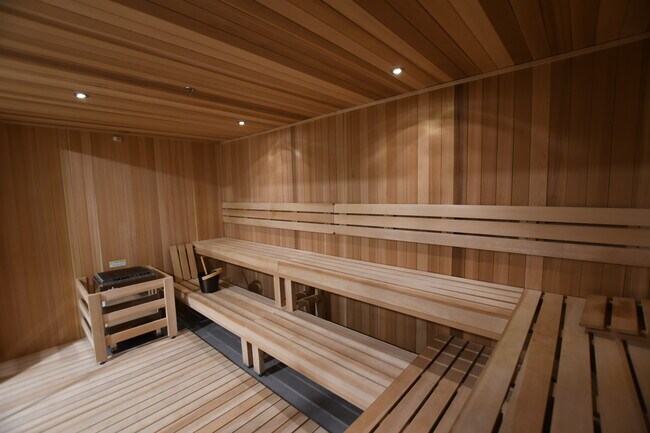 Building Photo - 2 Hbr Pt Rd S