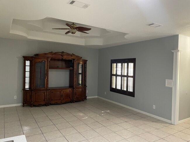 Building Photo - 1354 La Ciniega Dr