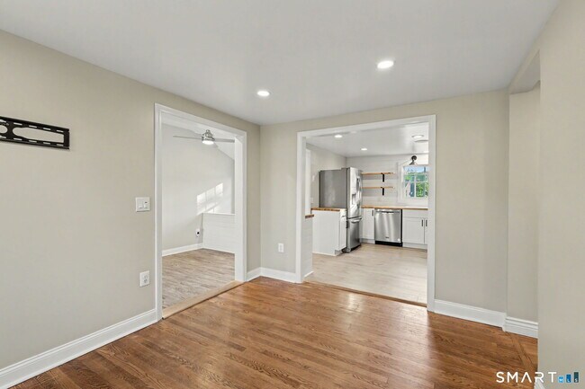 Building Photo - 142 N Taylor Ave