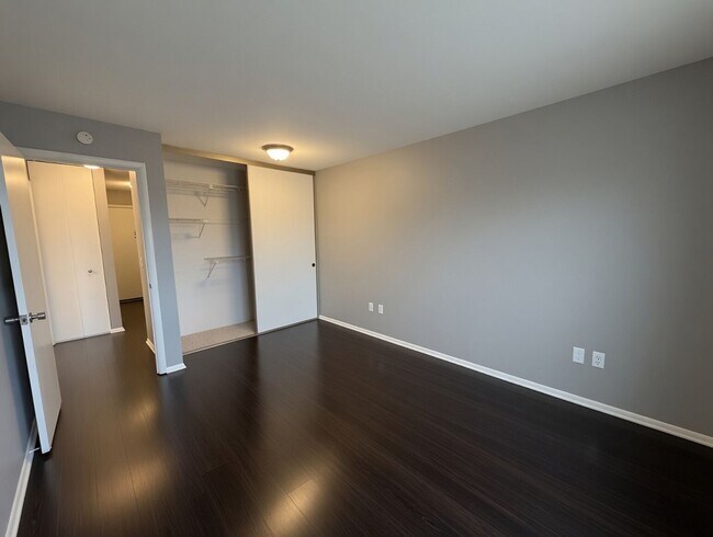 Building Photo - Freshly Updated, Stylish 2 bed 2 bath Condo in Bloomington Includes 2 Heated Parking Spaces!