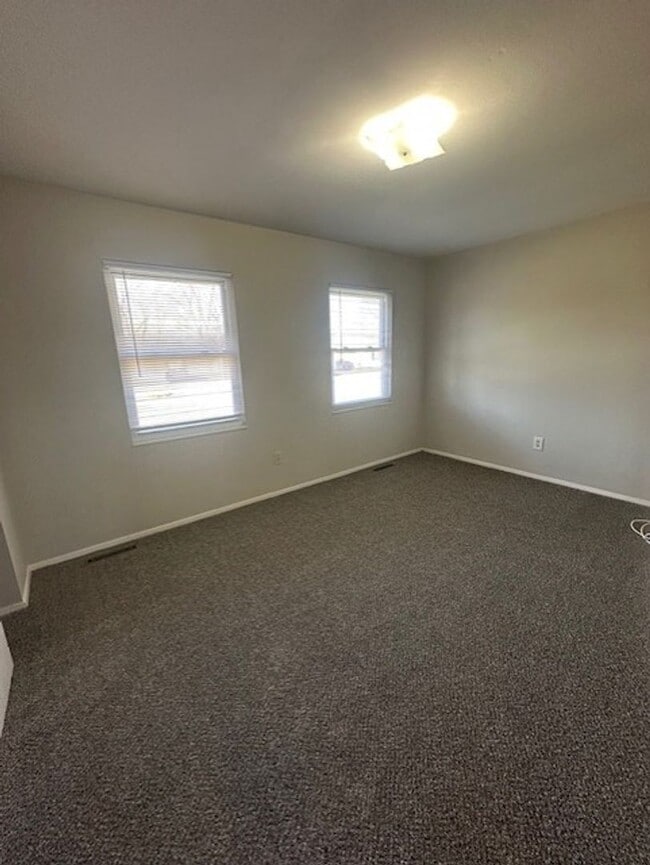 Building Photo - 2 Bedroom ranch with large backyard- Available now!