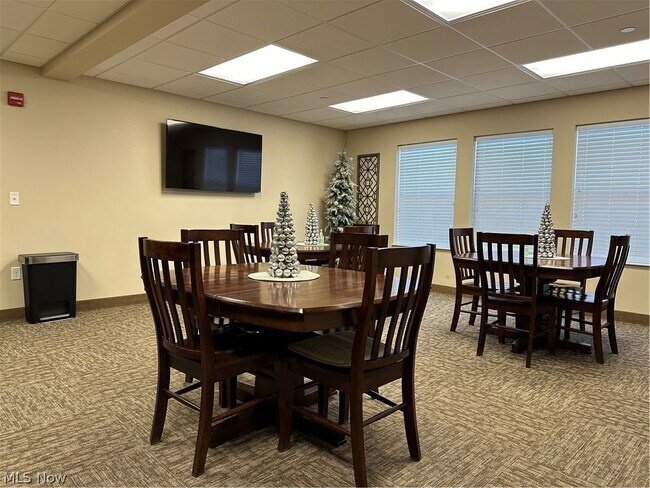 Building Photo - 558 Colony Park Dr