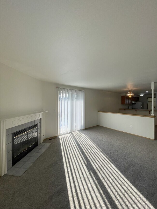 Building Photo - 5548 - 5550