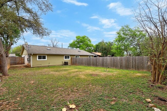 Building Photo - 6204 Linda Ln