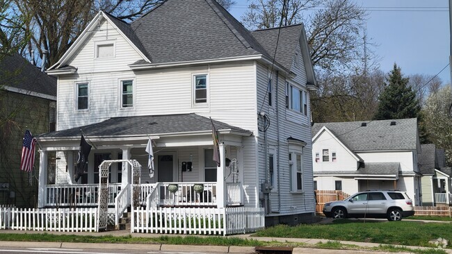Building Photo - 863 Lafayette Ave NE