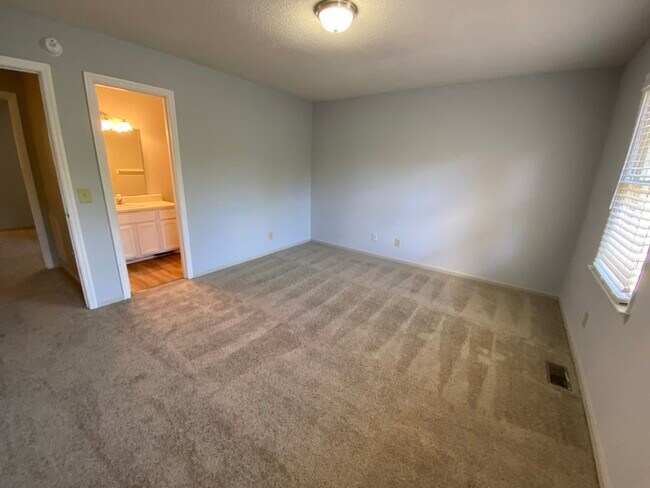 Building Photo - 4036-103 Greenleaf