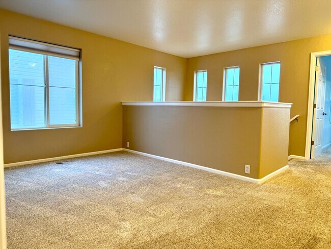 Building Photo - Beautifully Adorable Townhome!