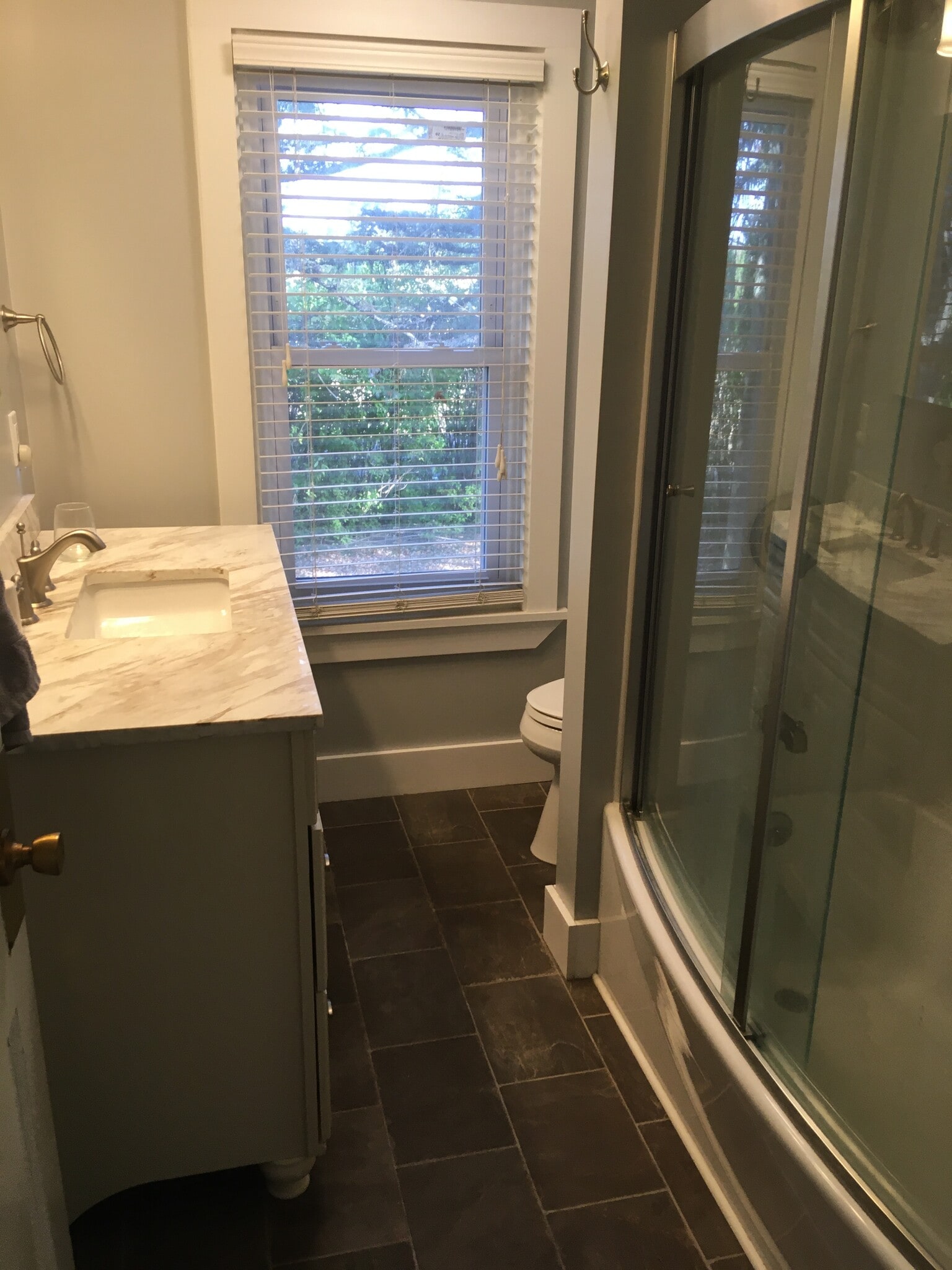 Upstairs Bath - 5687 Colonels Dr