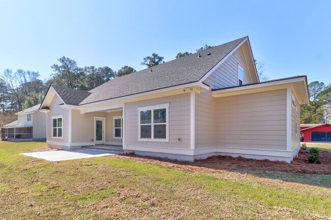 Building Photo - 204 Pineland Dr