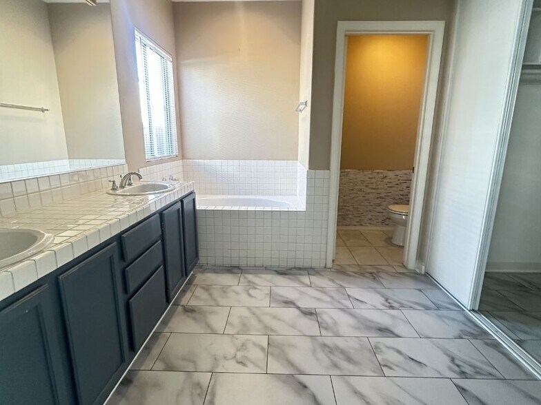 Building Photo - 28605 Broadstone Way