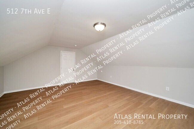 Building Photo - 512 7th Ave E