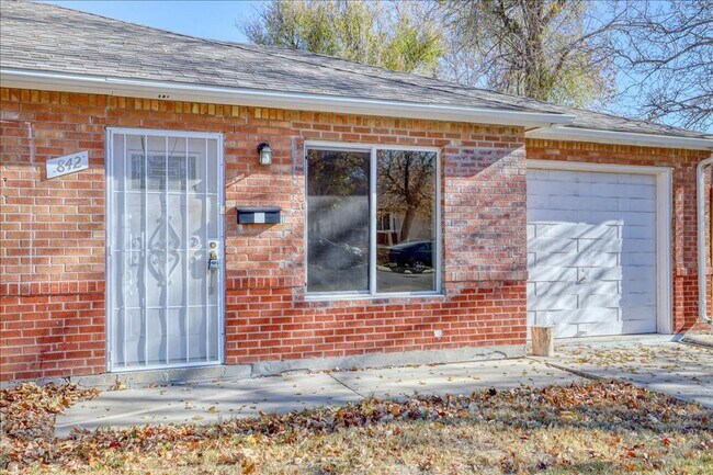 Building Photo - Ranch, no stairs, 1-car garage, fenced yar...