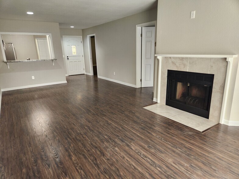 Building Photo - 3525 Lebon Dr