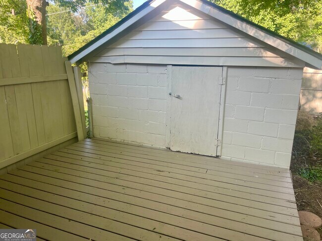Building Photo - 560 Cleveland Byp