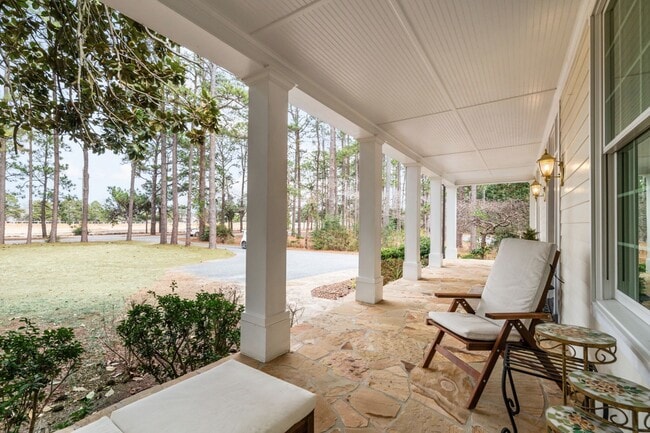 Building Photo - 2050 Midland Rd