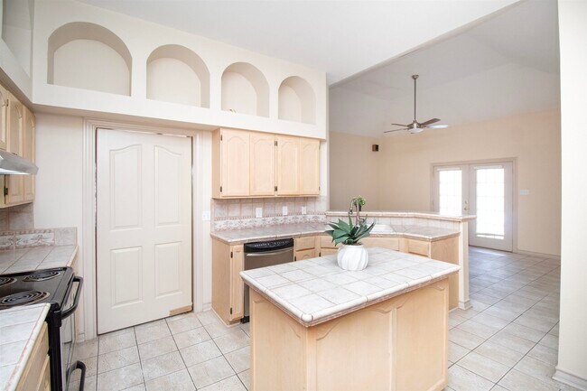 Building Photo - 3003 Edgefield Ct