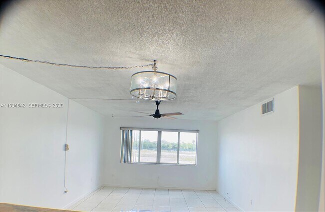 Building Photo - 14830 Naranja Lakes Blvd