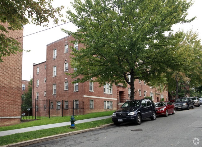 1418-1424 Somerset Pl NW - 1418 Someset Place NW