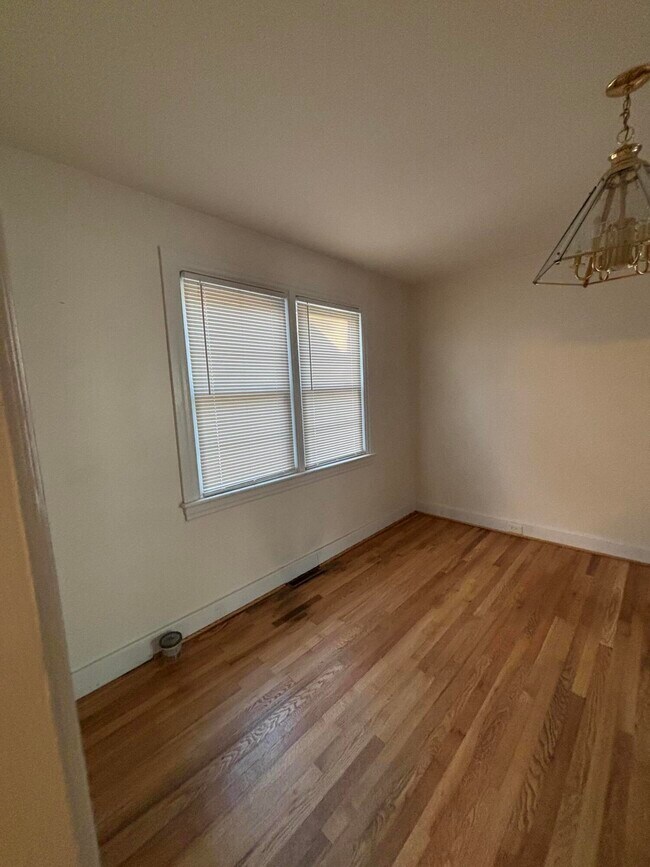 Building Photo - 919 Seminole Ave