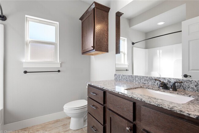 Building Photo - 112 Alder St