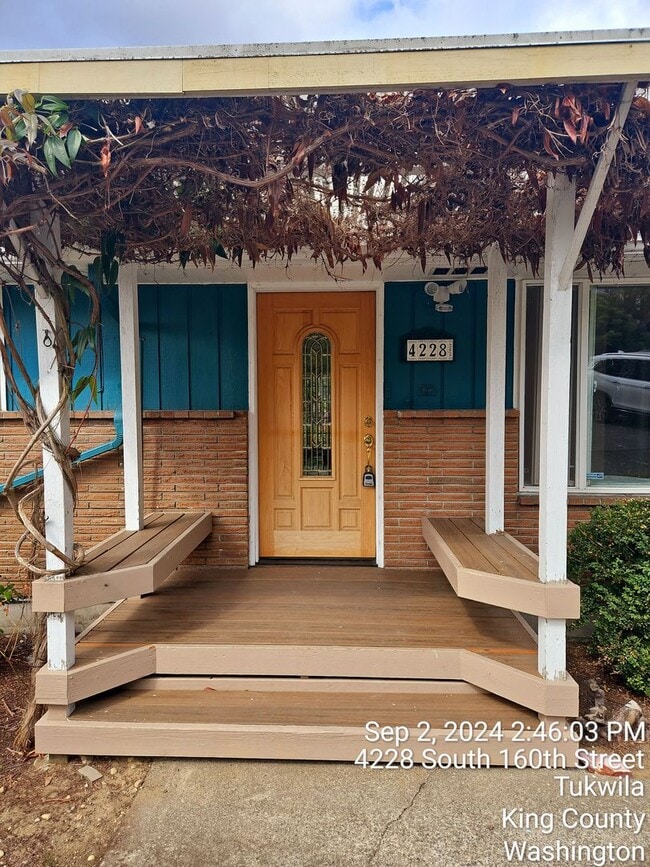 Building Photo - Tukwila/SeaTac daylight rambler - large home for rent - 4 bedrooms 2 bathrooms with 2 kitchens - ...
