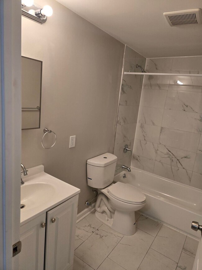 Building Photo - 228-230 Maple Avenue - 3N